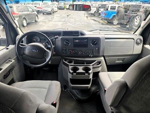 Used 2011 Ford E-350 and Econoline 350 XLT image 9