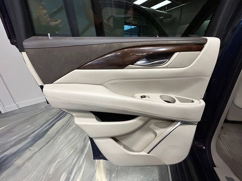 Used 2017 Cadillac Escalade Premium Luxury AWD/4WD image 50