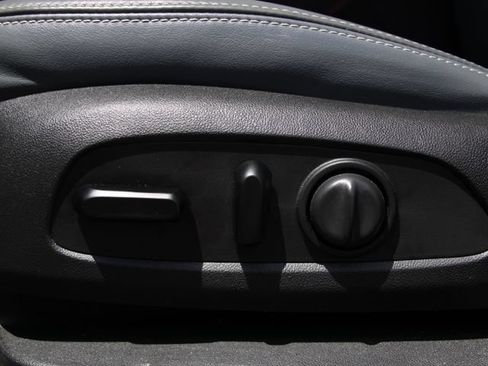 Used 2020 Buick Enclave Essence FWD image 24