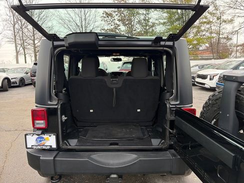 Used 2018 Jeep Wrangler Sport image 31