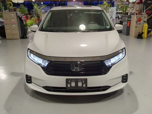 Used 2023 Honda Odyssey Elite image 3