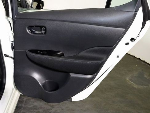 Used 2019 Nissan Leaf SV image 29