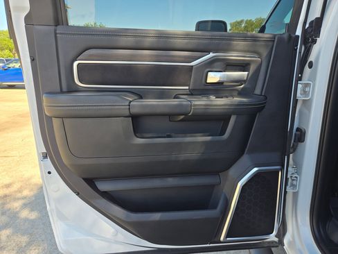 Used 2025 RAM 2500 Laramie AWD/4WD image 14