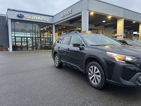 Used 2025 Subaru Outback Premium image 4
