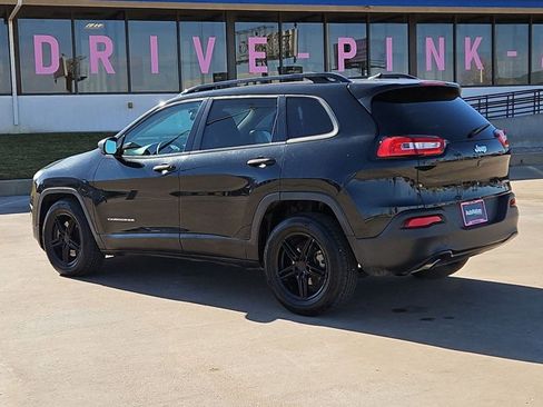 Used 2016 Jeep Cherokee Sport image 8