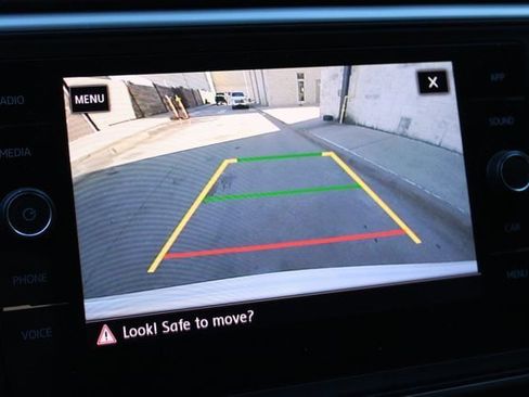 Used 2020 Volkswagen Atlas Cross Sport SE w/ Towing Package image 7