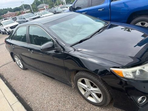 Used 2013 Toyota Camry SE FWD image 2