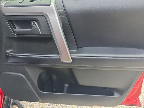 Certified 2018 Toyota 4Runner SR5 AWD/4WD image 19