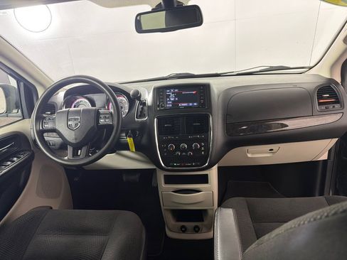 Used 2020 Dodge Grand Caravan SE w/ UConnect Hands-Free Group FWD image 25