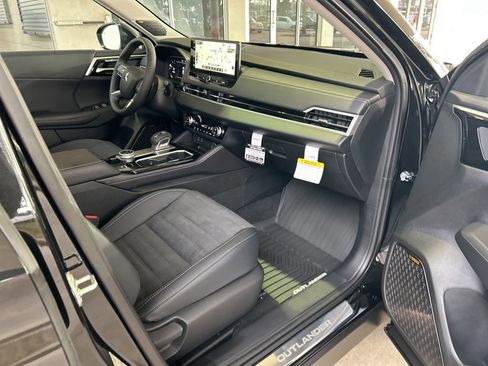 New 2026 Mitsubishi Outlander SE image 25