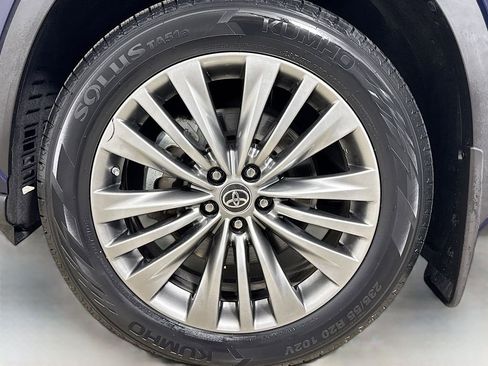 Certified 2022 Toyota Highlander Platinum image 33