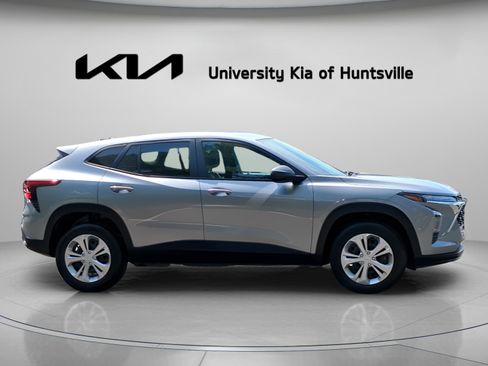 Used 2024 Chevrolet Trax LS w/ Driver Confidence Package FWD image 8