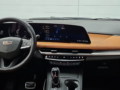 Certified 2025 Cadillac XT4 Sport FWD image 8