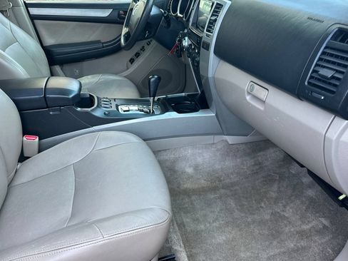 Used 2006 Toyota 4Runner SR5 AWD/4WD image 15