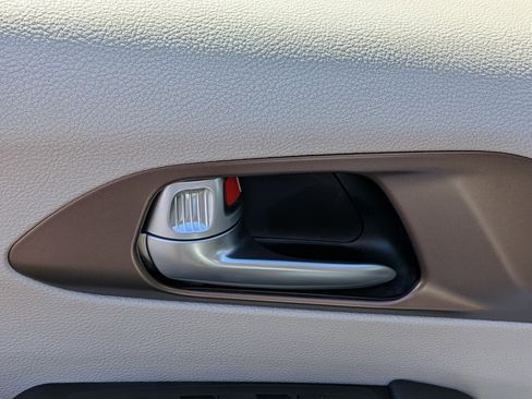 Used 2024 Chrysler Voyager LX image 12