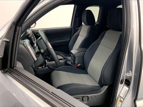 Used 2022 Toyota Tacoma TRD Off-Road image 21