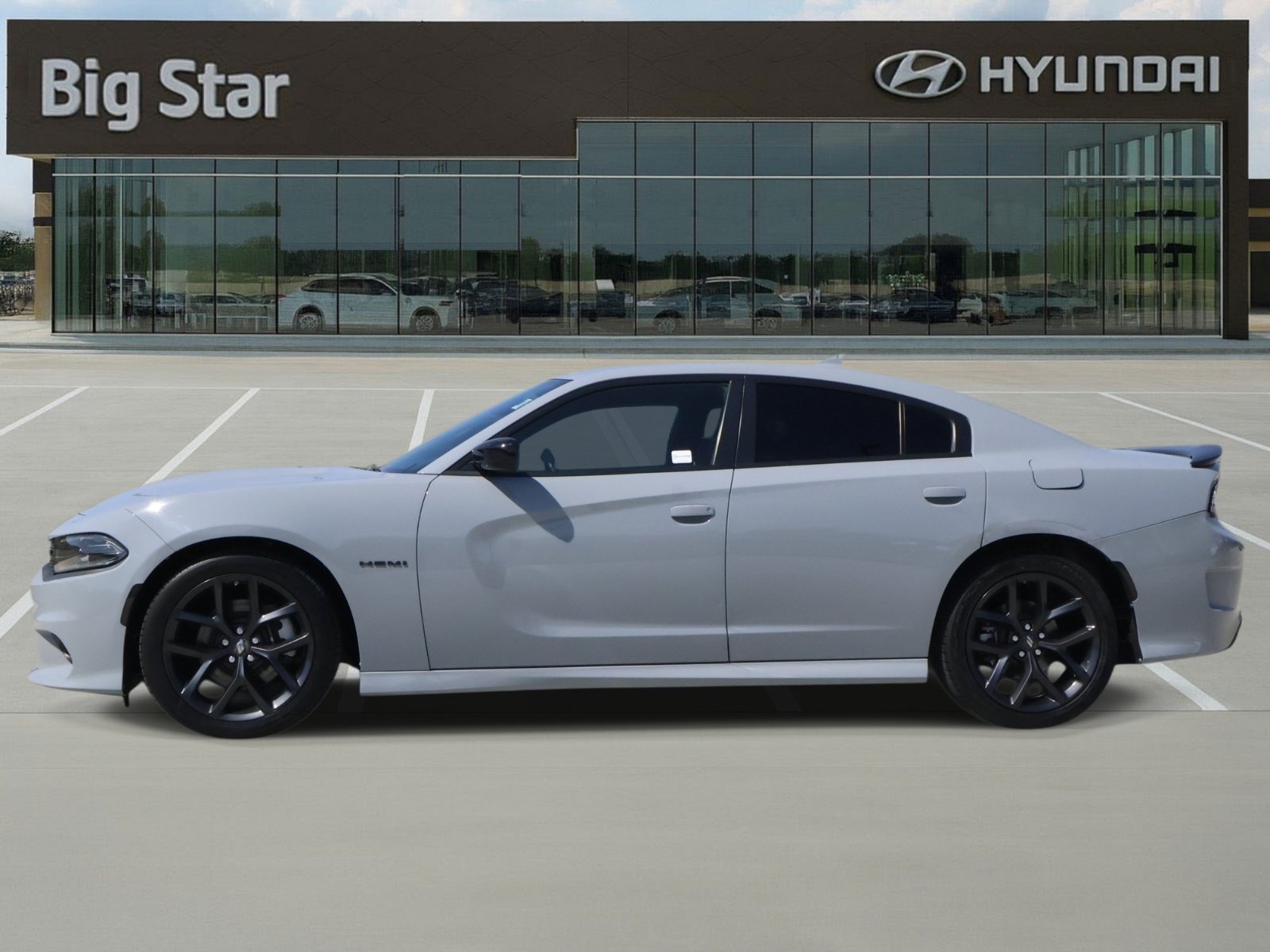 Used 2022 Dodge Charger R/T w/ Blacktop Package RWD image 2