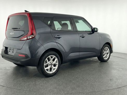 Used 2025 Kia Soul LX w/ LX Technology Package FWD image 9
