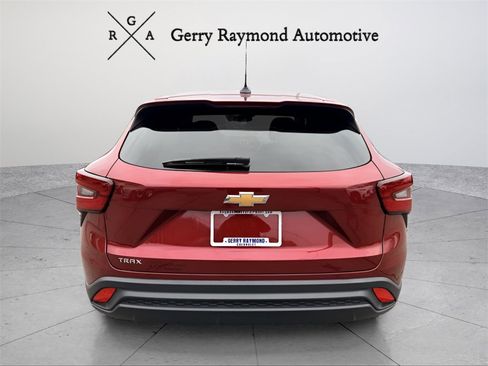 Used 2024 Chevrolet Trax LS w/ LS Convenience Package image 5
