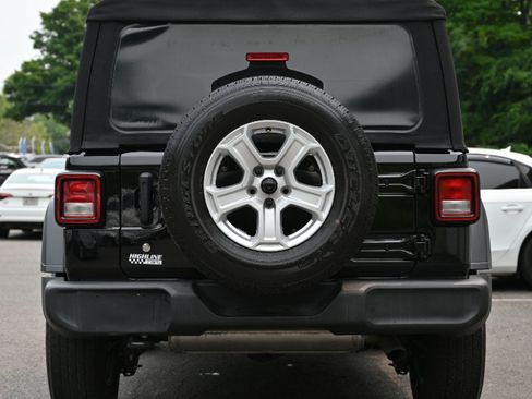 Used 2018 Jeep Wrangler Sport AWD/4WD image 4