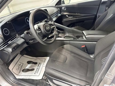 Used 2024 Hyundai Elantra SEL image 5