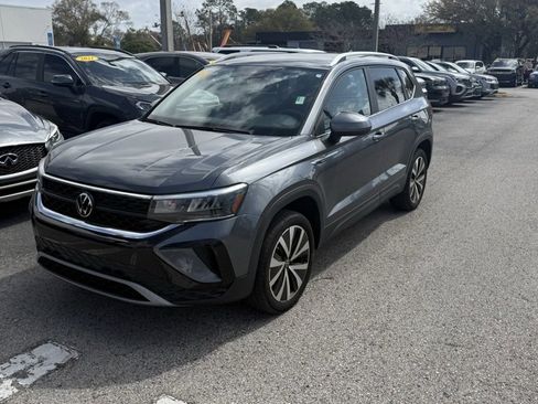 Certified 2023 Volkswagen Taos SE image 3