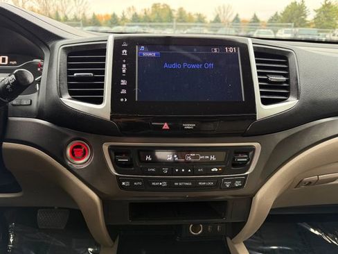 Used 2017 Honda Pilot EX image 9