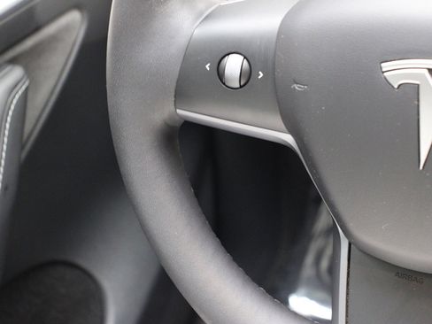 Used 2022 Tesla Model Y Performance image 41