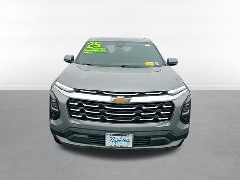 Used 2025 Chevrolet Equinox LT image 2