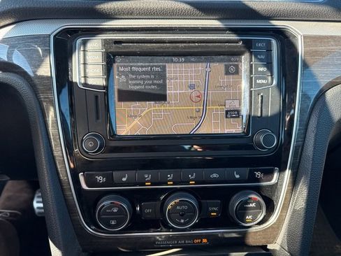 Used 2017 Volkswagen Passat 1.8T SEL Premium image 12