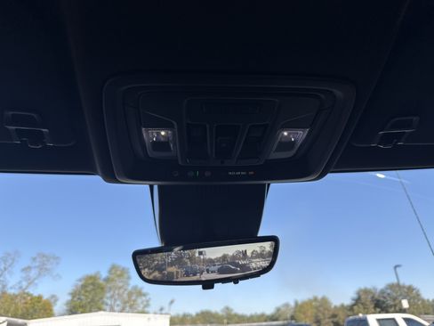 Used 2024 Chevrolet Silverado 1500 High Country image 22