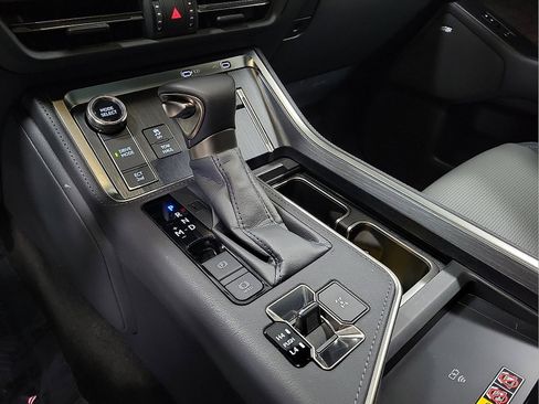 Used 2025 Lexus GX 550 w/ Accessory Package (2T) image 18