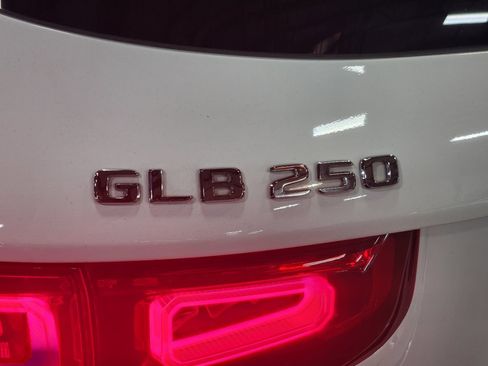 Used 2022 Mercedes-Benz GLB 250 image 21