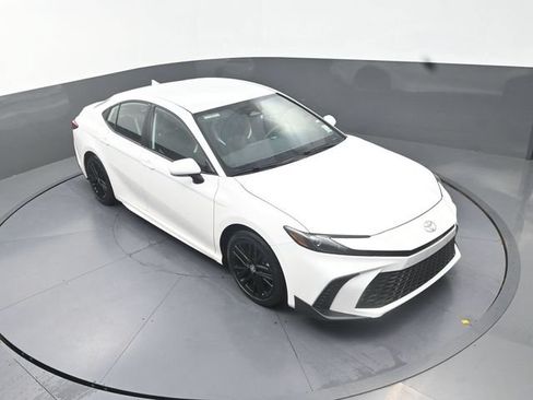 Used 2026 Toyota Camry SE FWD image 23