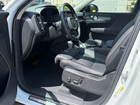 Certified 2024 Volvo XC40 B5 Ultimate w/ Protection Package Premier AWD/4WD image 13