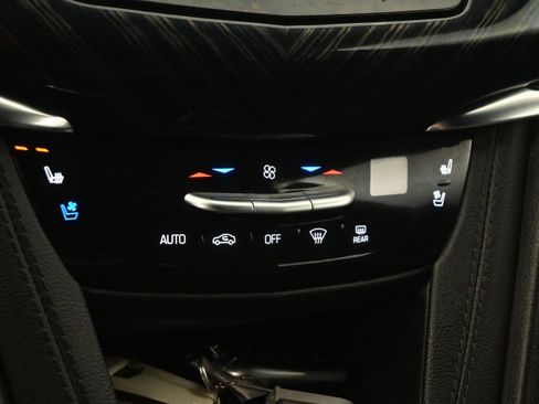 Used 2023 Cadillac XT6 Premium Luxury w/ Technology Package FWD image 30