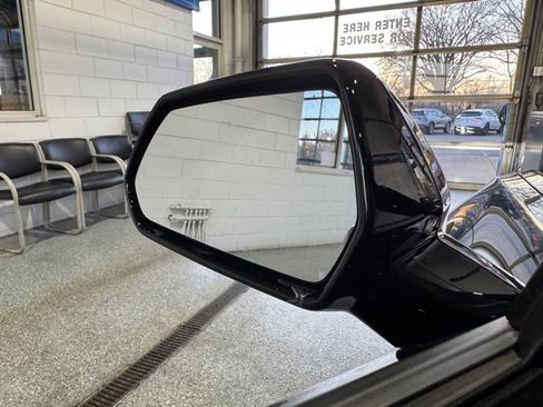 Used 2020 Chevrolet Camaro LT image 17