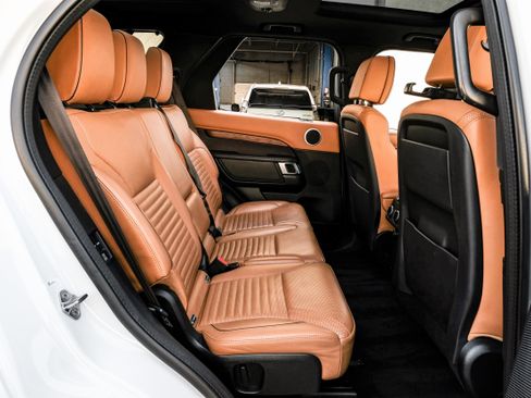 Used 2020 Land Rover Discovery HSE Luxury image 35