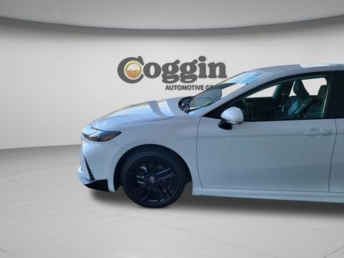 Used 2026 Toyota Camry SE image 31