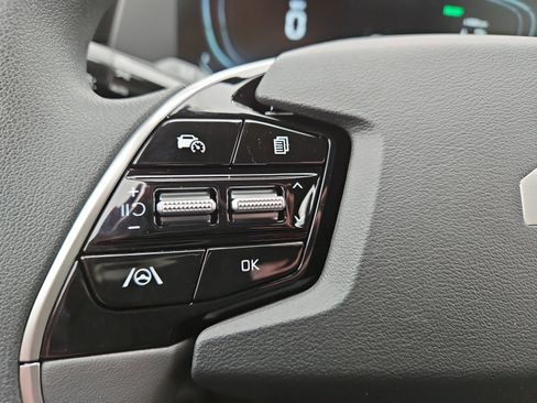 Used 2025 Kia Niro LX image 25