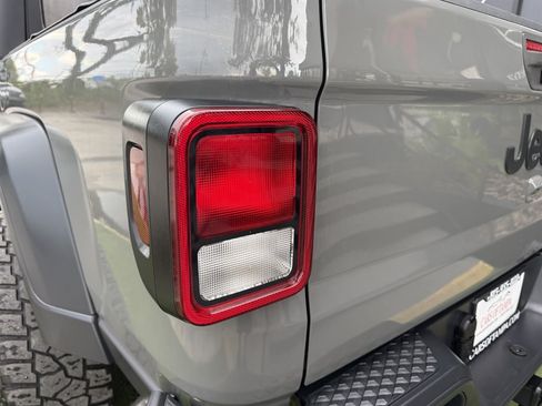 Used 2020 Jeep Gladiator Sport w/ Quick Order Package 24S AWD/4WD image 13