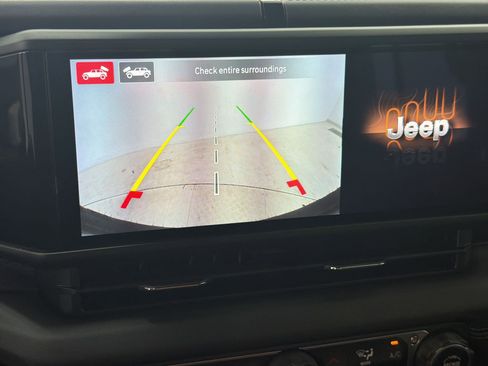 Used 2025 Jeep Wrangler Unlimited Sahara w/ Safety Group AWD/4WD image 23