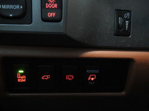 Used 2017 Toyota Sequoia Platinum RWD image 40