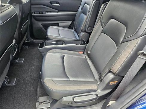Used 2024 Nissan Pathfinder SL w/ SL Premium Package FWD image 18
