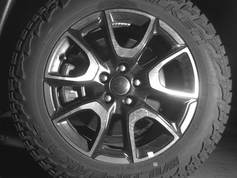 Used 2025 Jeep Compass Trailhawk AWD/4WD image 15