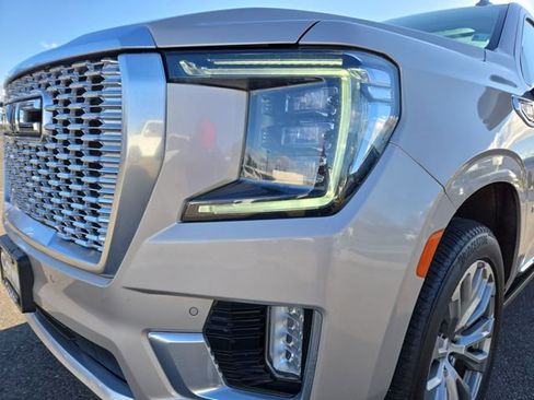 Used 2021 GMC Yukon XL Denali w/ Denali Premium Package image 4