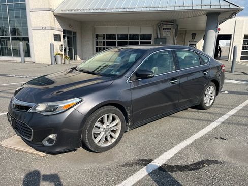 Used 2014 Toyota Avalon XLE Premium image 2