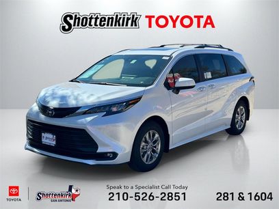 New 2025 Toyota Sienna XLE