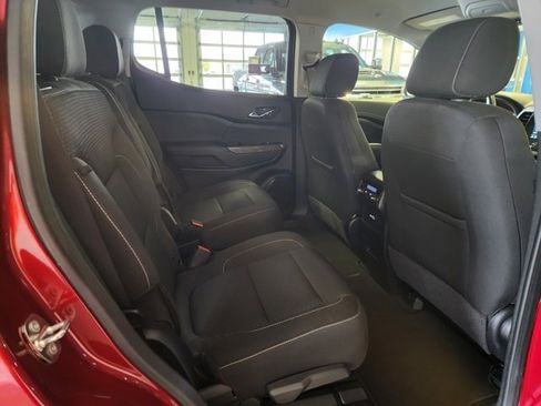 Used 2023 GMC Acadia SLE image 16