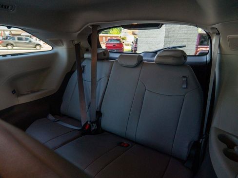 Used 2023 Toyota Sienna Limited FWD image 37